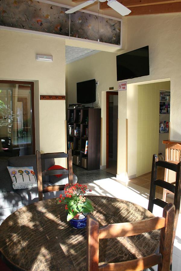 Casa Antiquary Hostel เบนีตาเชลล์ ภายนอก รูปภาพ