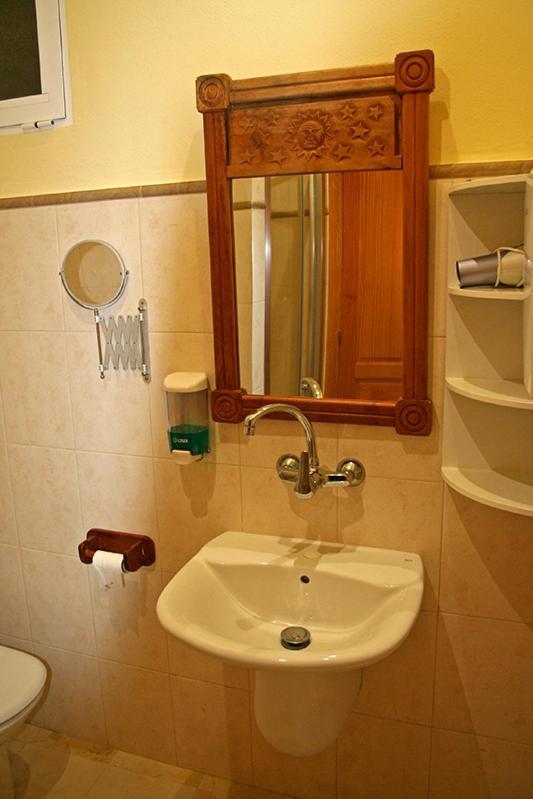Casa Antiquary Hostel เบนีตาเชลล์ ภายนอก รูปภาพ